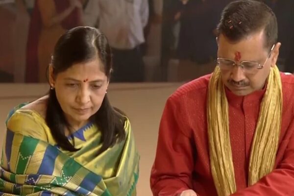 ldj40pig arvind kejriwal sunita kejriwa 625x300 28 March 24 e1711602732877