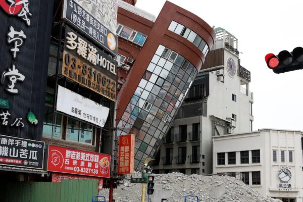 8efa642 taiwan earthquake reuters 625x300 05 April 24 e1712292056330